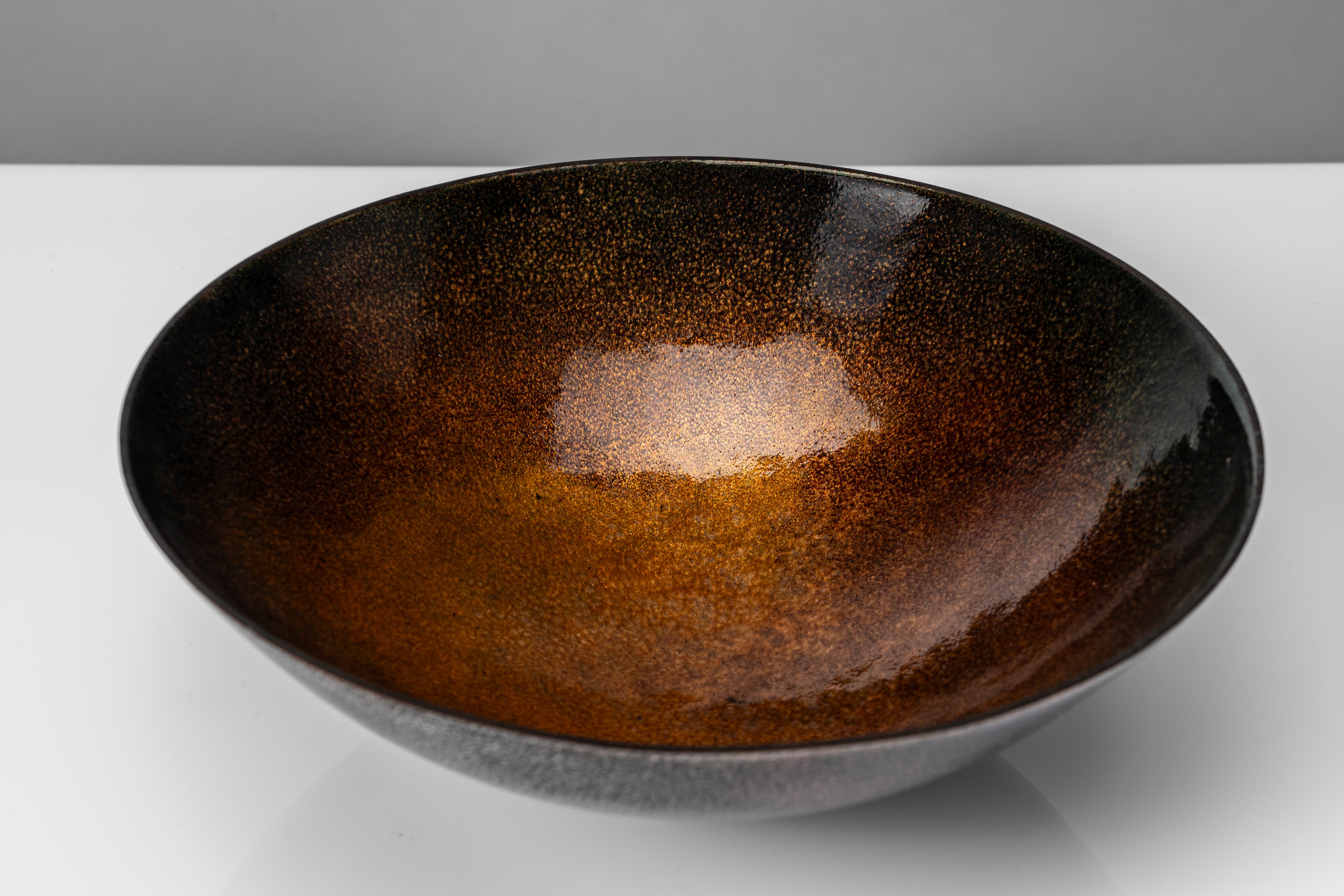 Ciotola a smalti policromi su rame