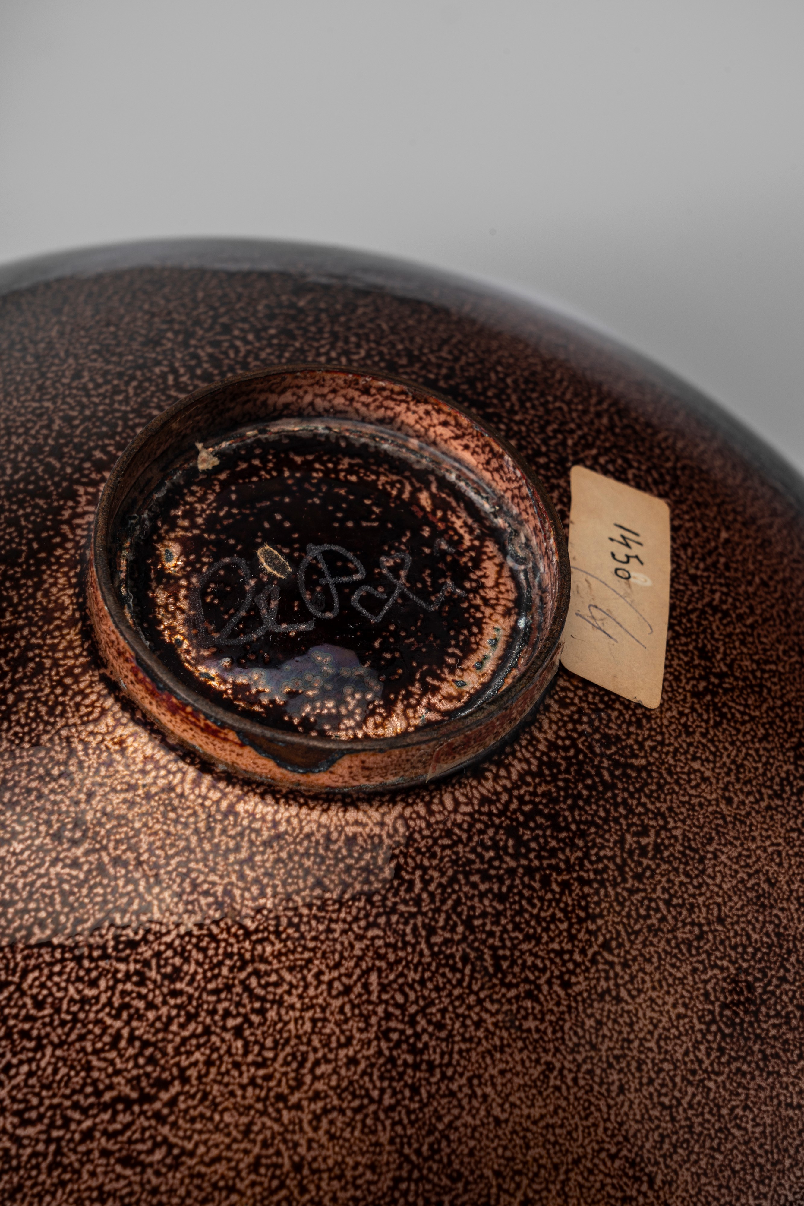 Ciotola a smalti policromi su rame