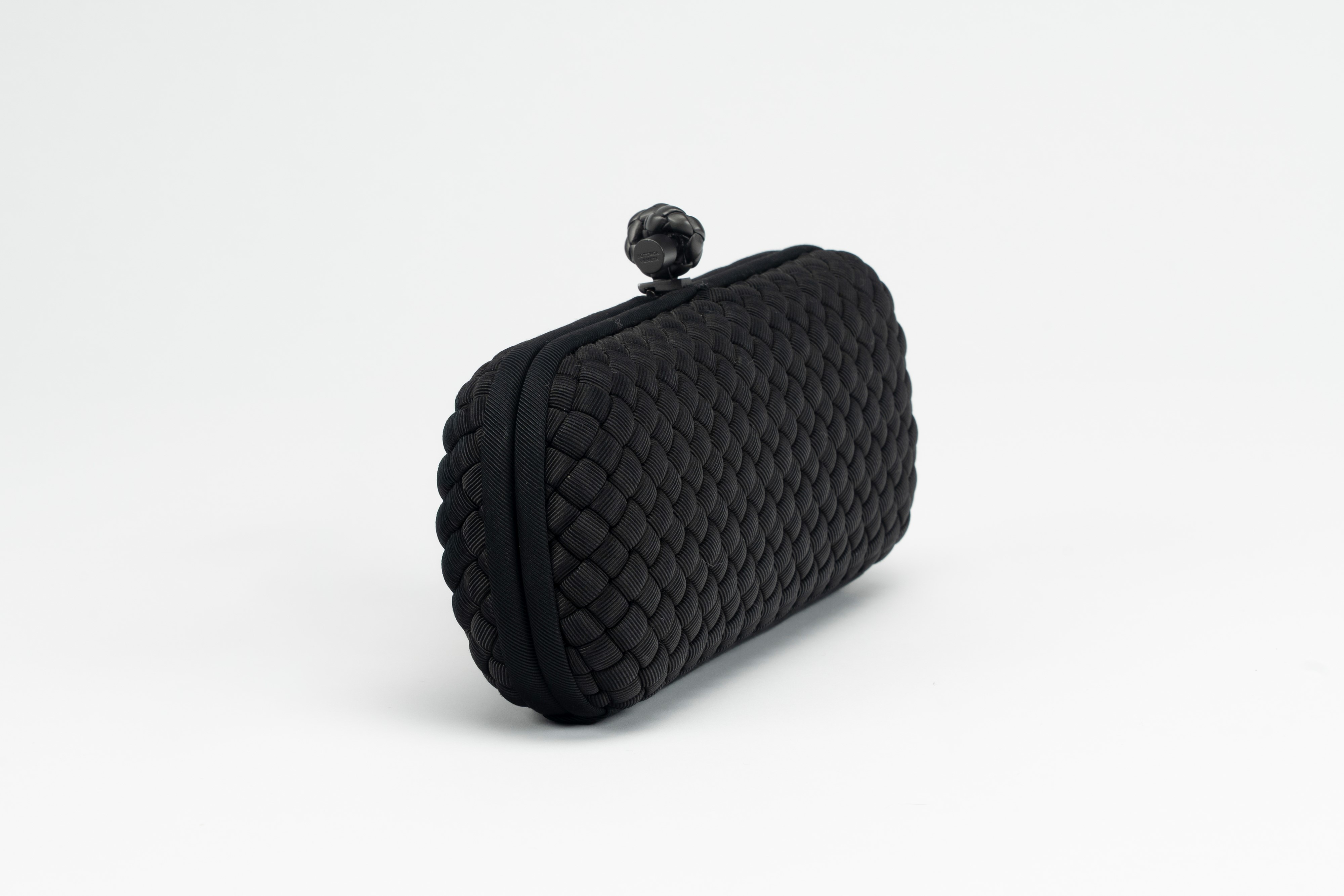 Bottega Veneta - Clutch Knot, borsa in tessuto intrecciato nero