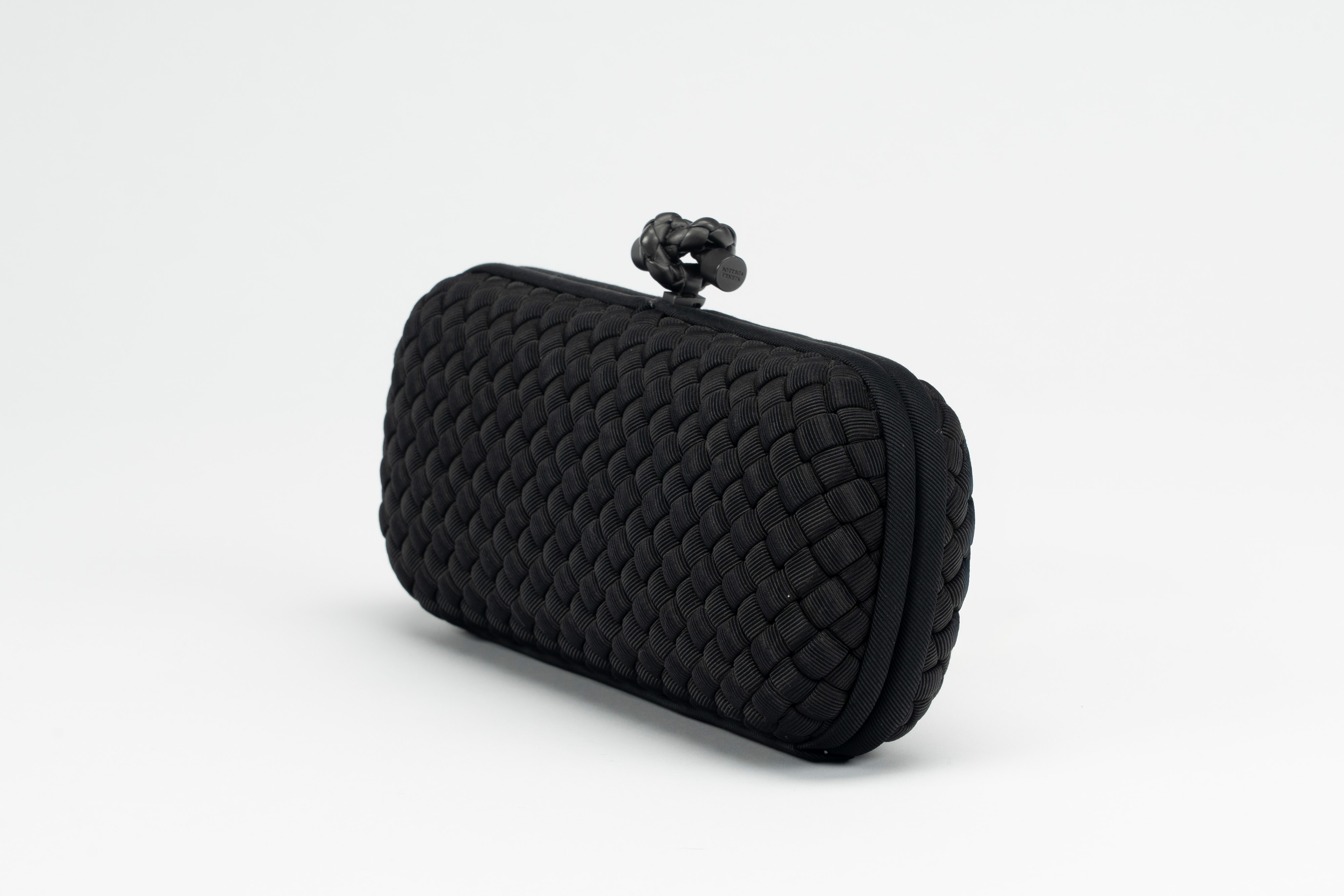 Bottega Veneta - Clutch Knot, borsa in tessuto intrecciato nero