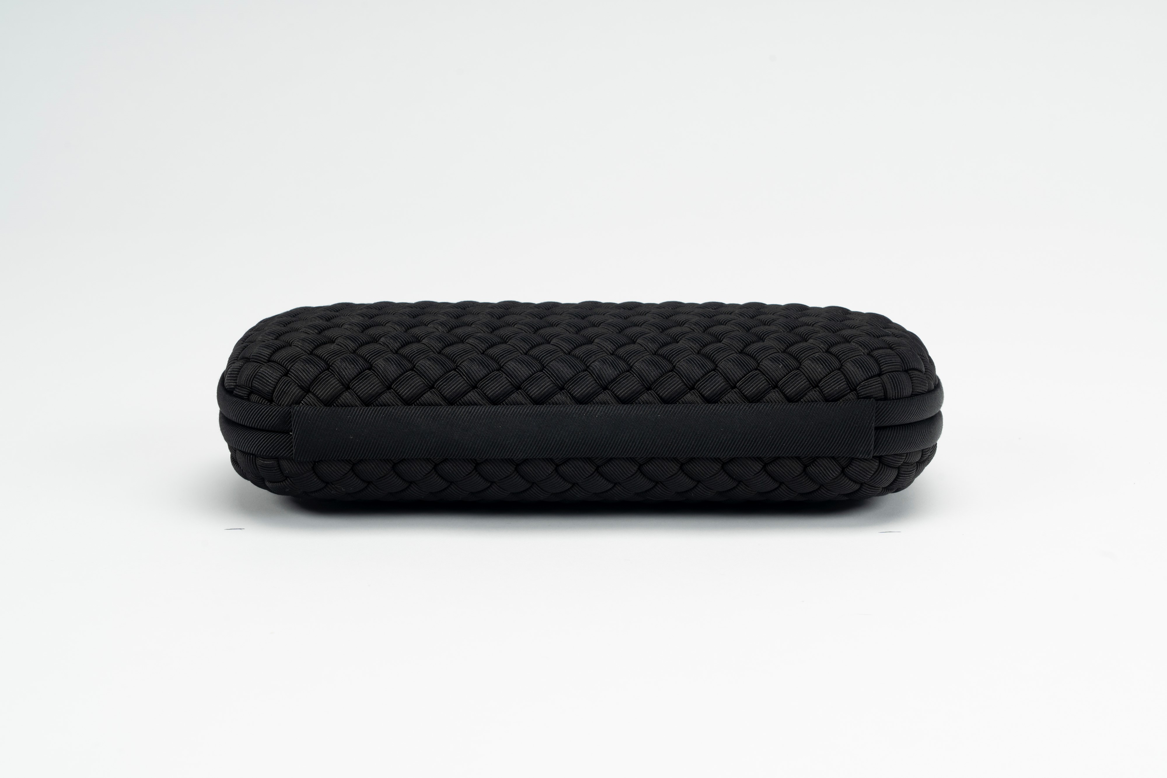 Bottega Veneta - Clutch Knot, borsa in tessuto intrecciato nero