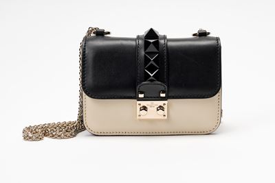 Borsa mini Rockstud in pelle color panna e nero con dettagli in metallo bicolore