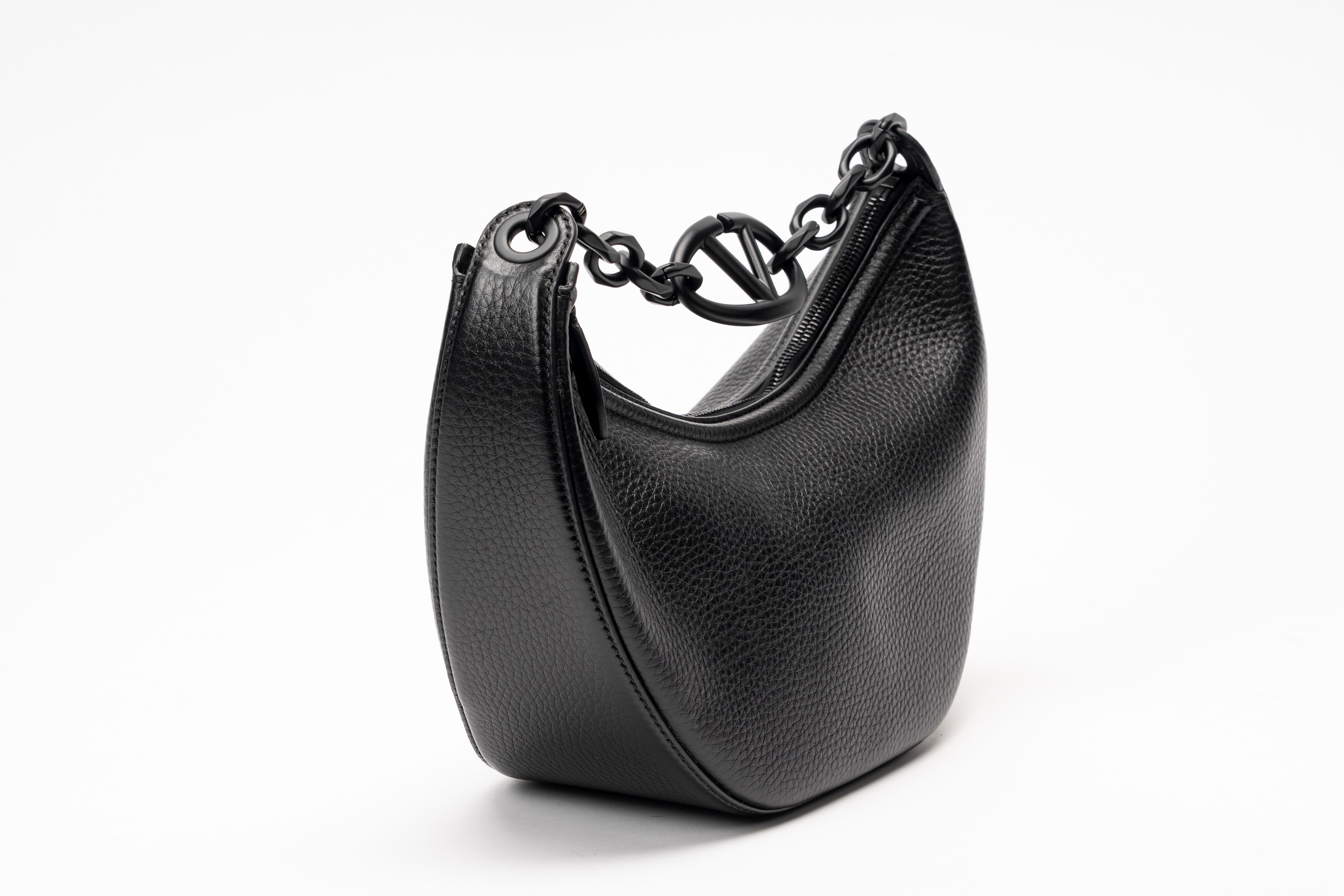Valentino Garavani - Borsa VLogo Moon, pelle martellata nera con manico in metallo