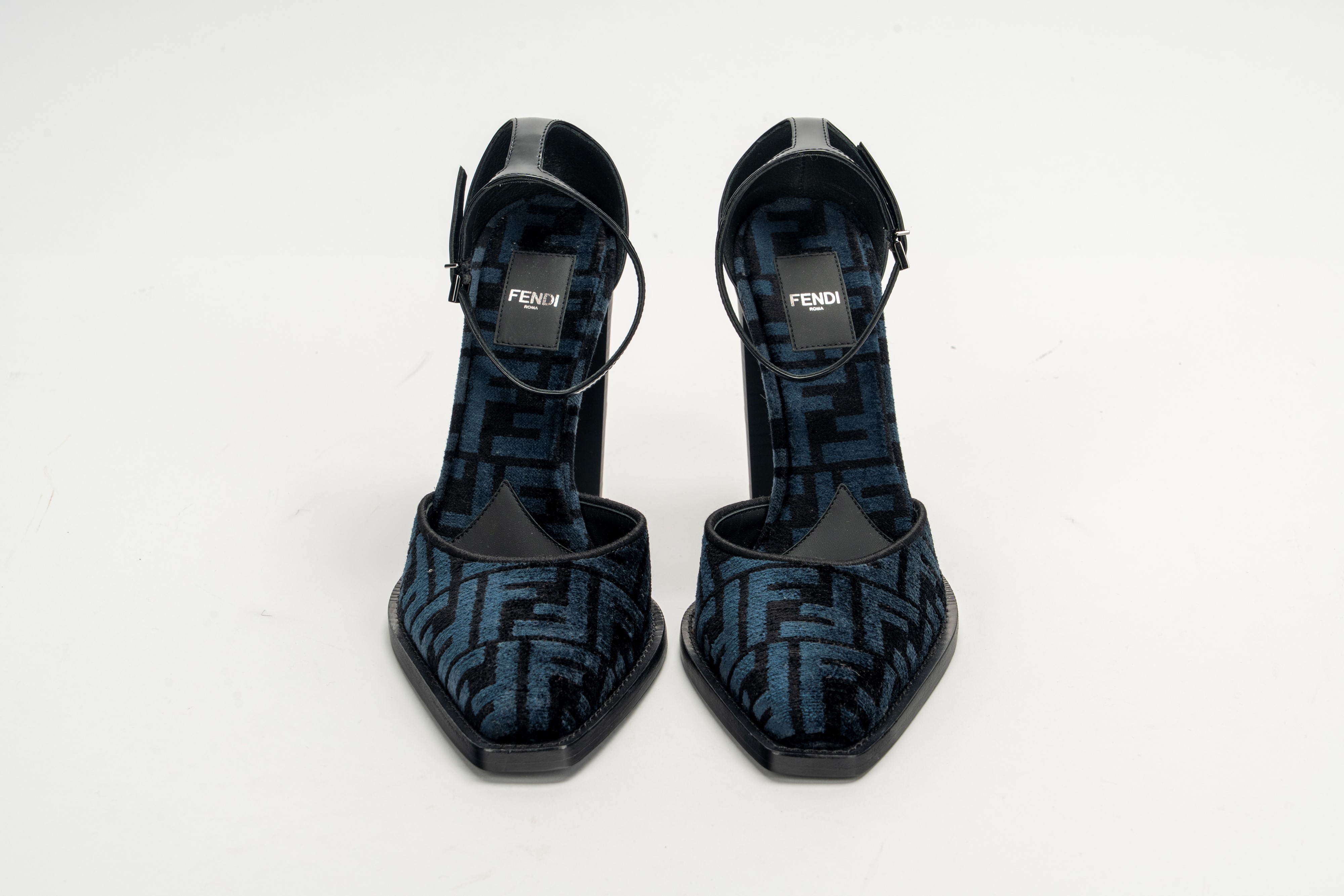 Fendi - Paio di scarpe in ciniglia e pelle, misura 39 1/2