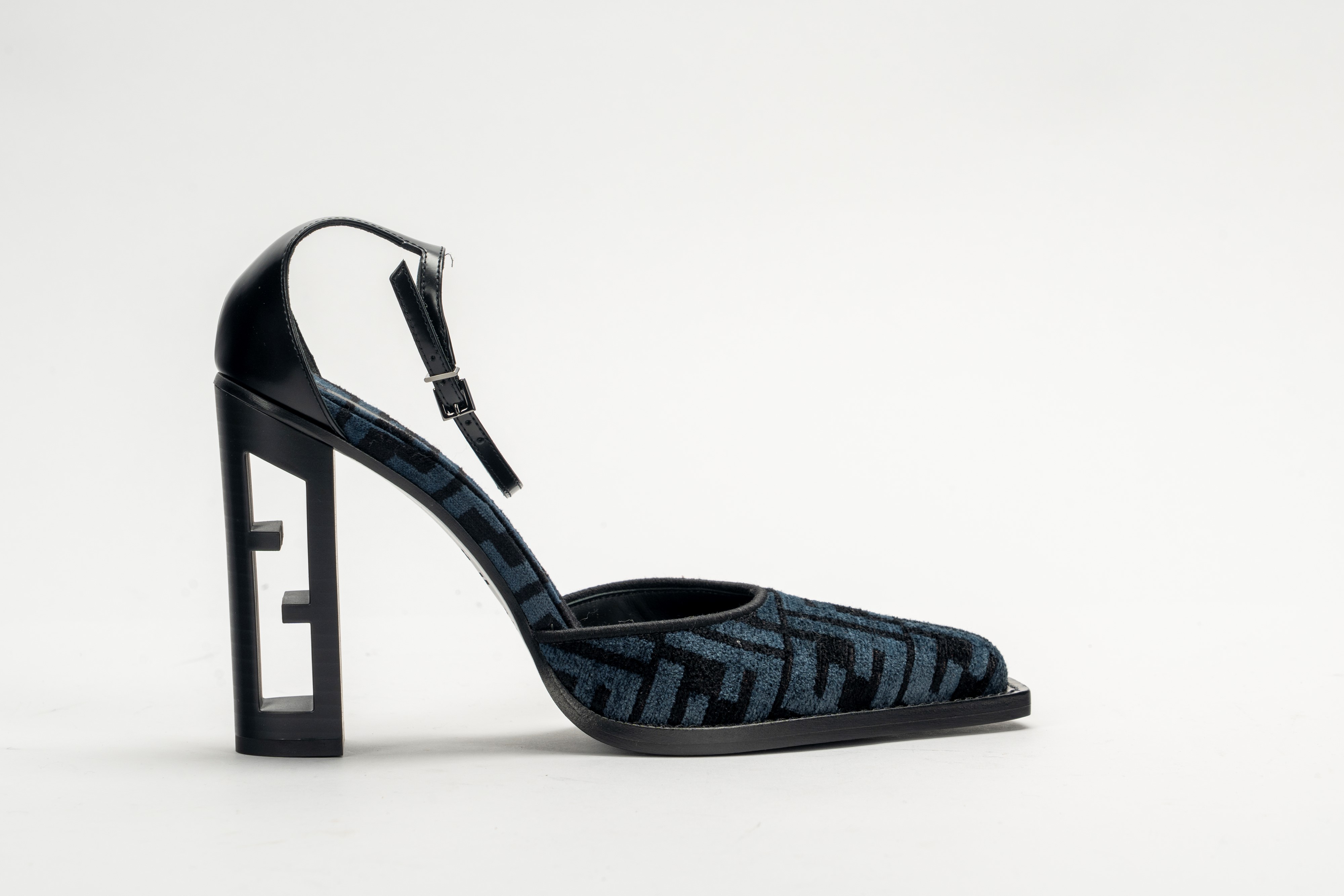 Fendi - Paio di scarpe in ciniglia e pelle, misura 39 1/2