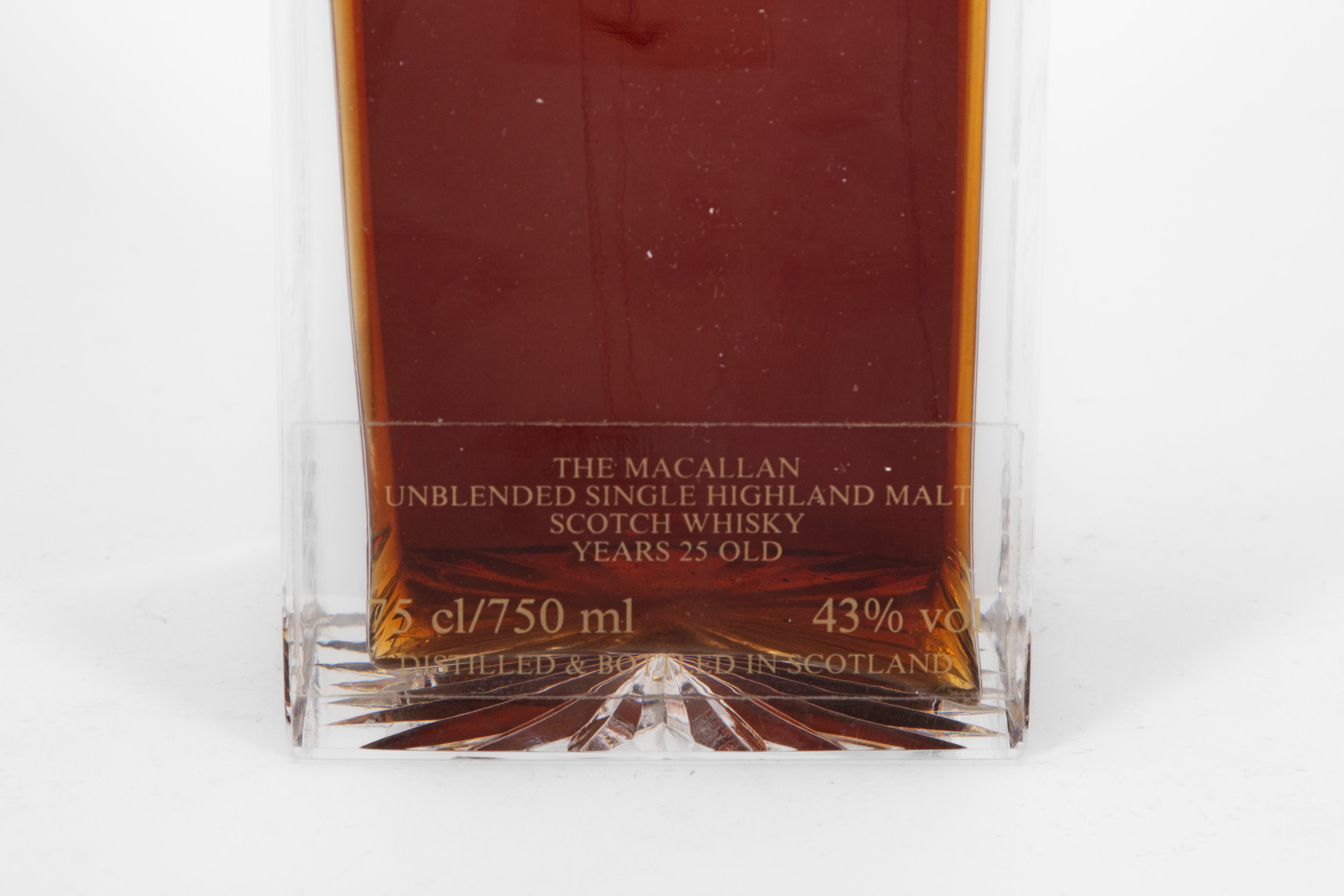 Scozia - Macallan 25 Year Old Unblended Single Malt Scotch Whisky, Crystal Decanter