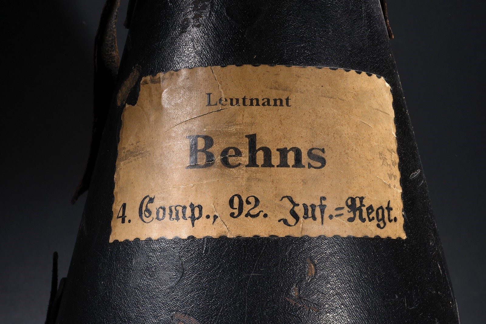 Elmo da ufficiale del Leib-Bataillon (III.Batl.) del Infanterie-Regt. N° 92, Brunswick, altezza 2...