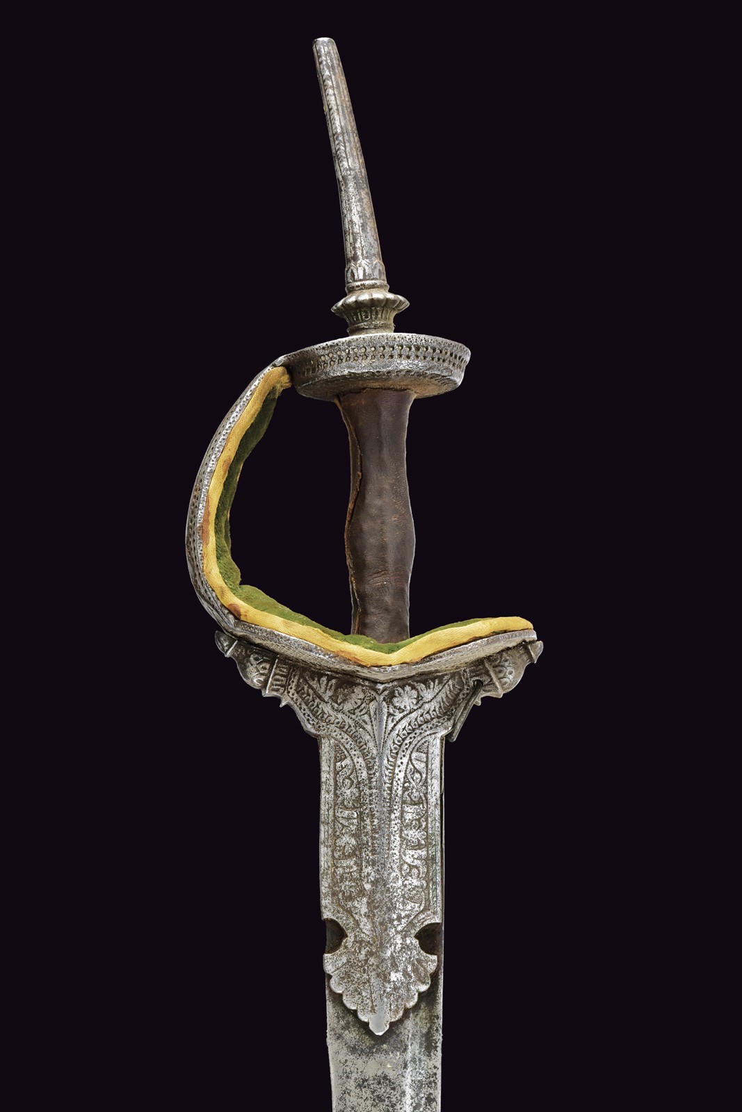 Firangi indiana, lama dritta decorata con impugnatura in cuoio, XVII/XVIII secolo