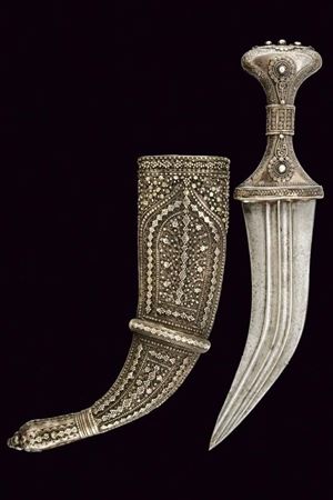 Interessante e raro jambiya con fornimenti in argento