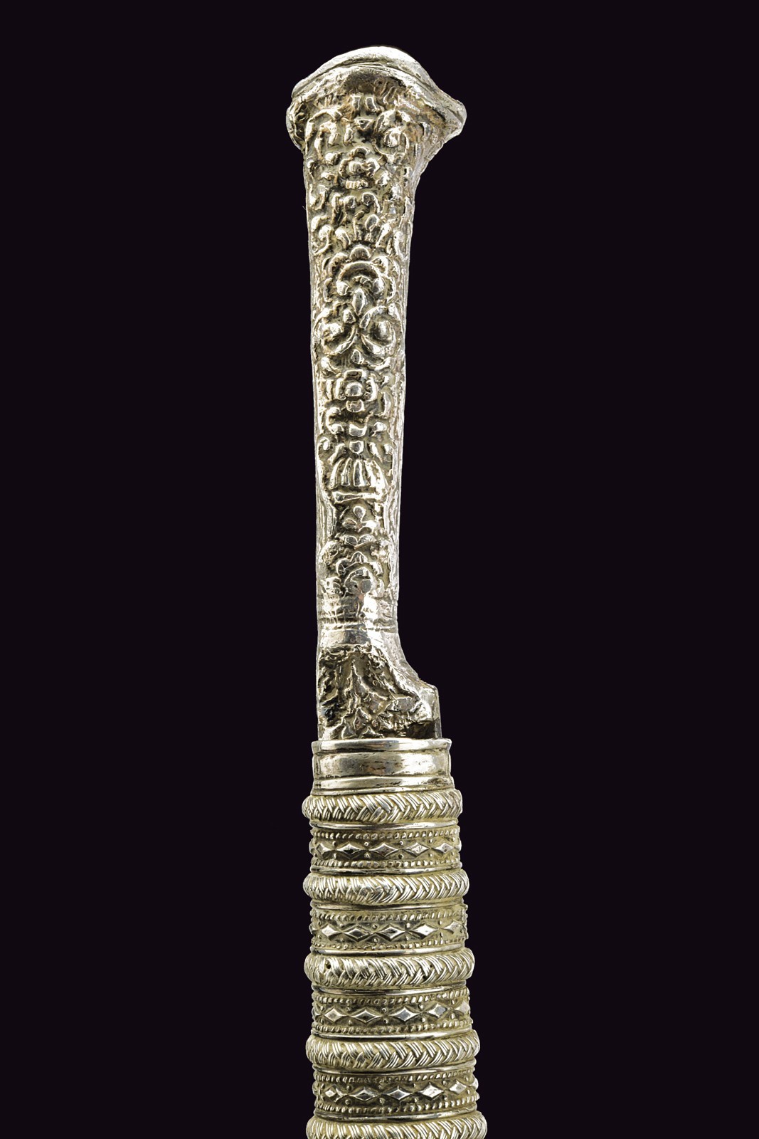 Bel bichaq, lama dritta con impugnatura in argento, Turchia, Fine XIX - Inizio XX Secolo