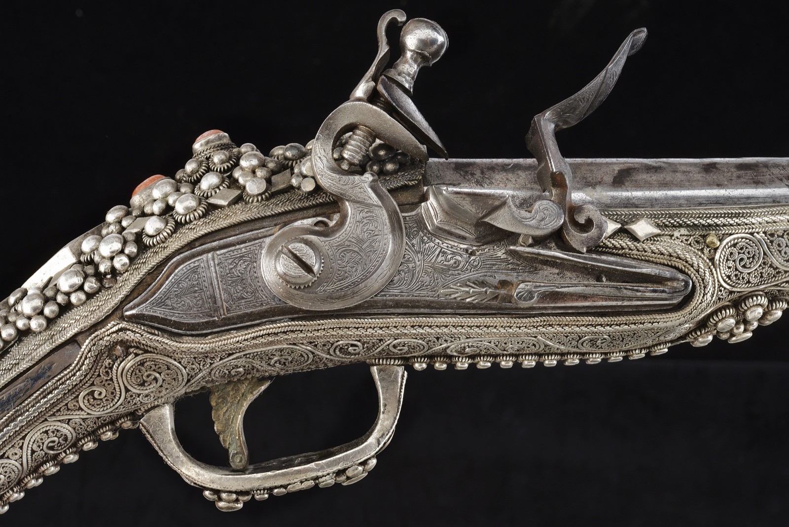 Impero Ottomano, Paio di pistole da fonda a pietra focaia con ornamenti in argento