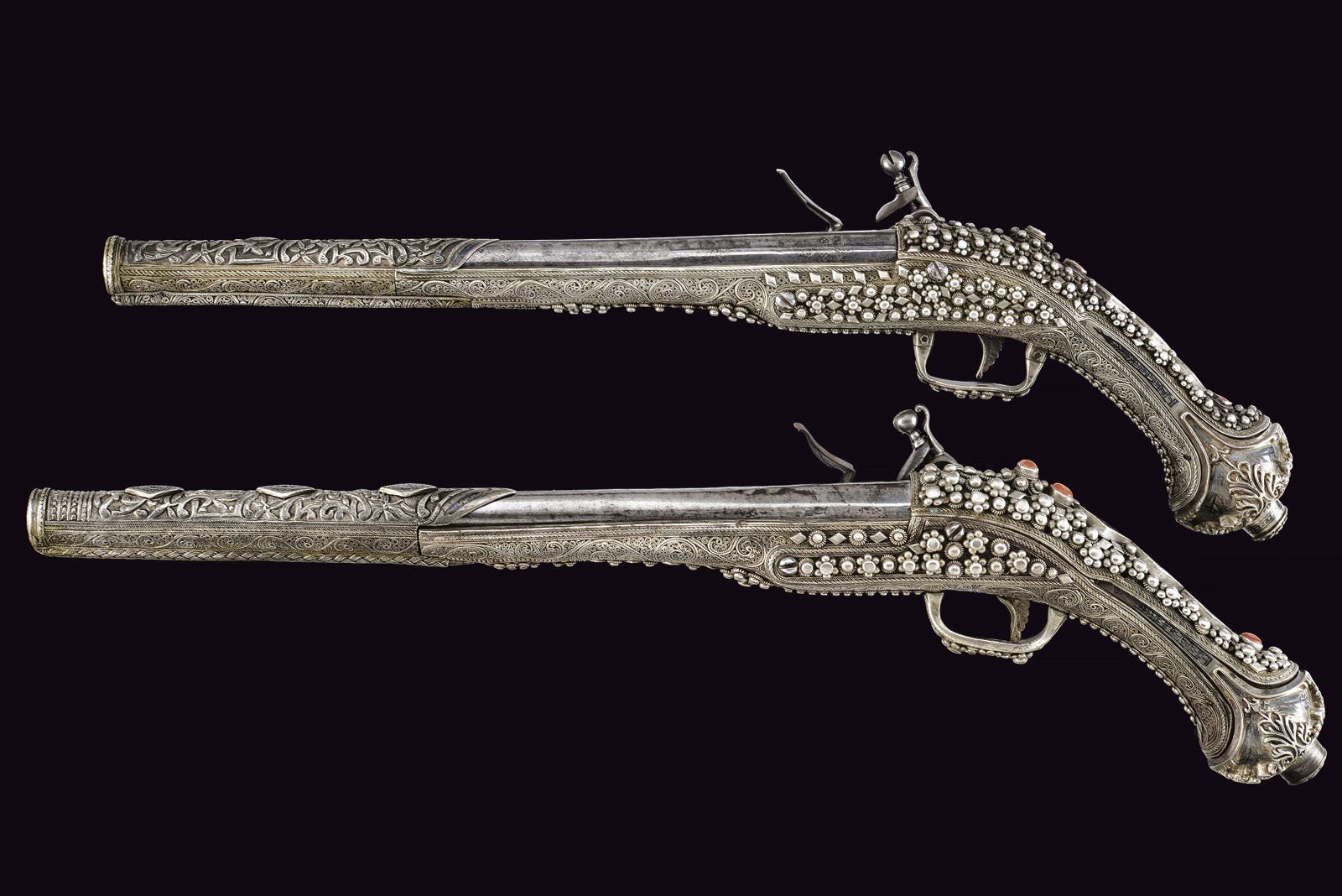 Impero Ottomano, Paio di pistole da fonda a pietra focaia con ornamenti in argento