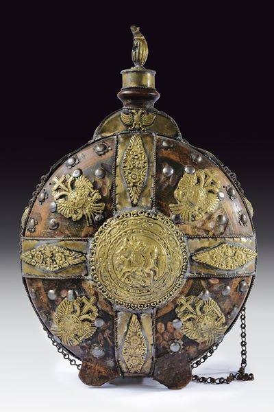 Borraccia, legno circolare intagliato e dipinto, 1900 circa