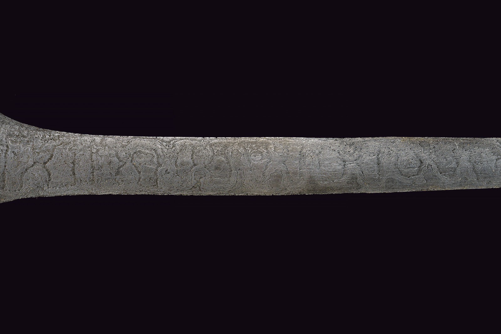 Kris, Lama dritta in pamor con fodero in argento dorato, Surakarta, XV - XIX secolo