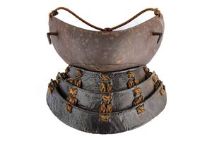 A rust-red iron etchu hanbo