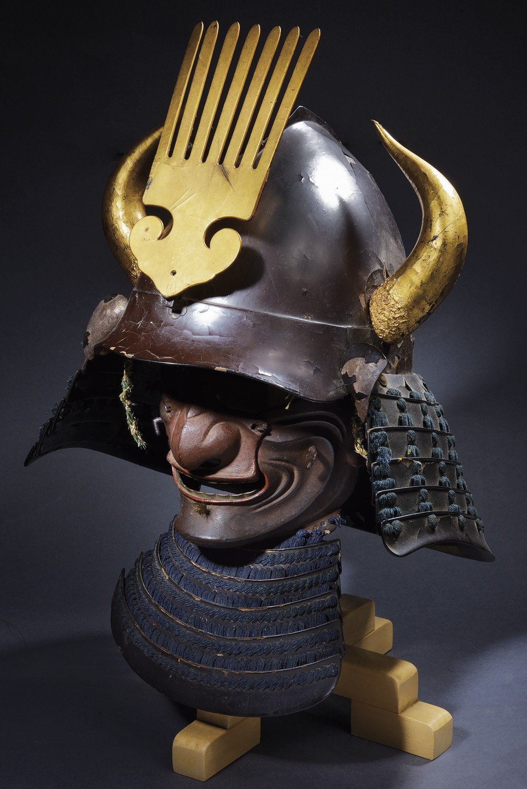 Kabuto e Mempo giapponese, Periodo Edo, in ferro e legno dorato