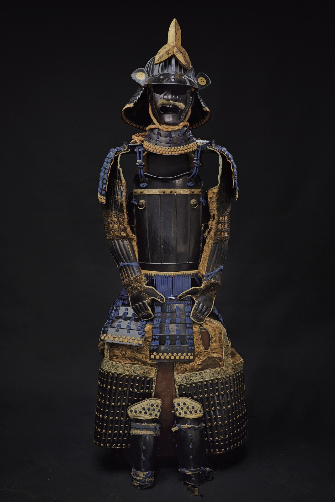 Armatura giapponese Yoroi con Menpo e Yoroi-bitsu, Periodo Edo