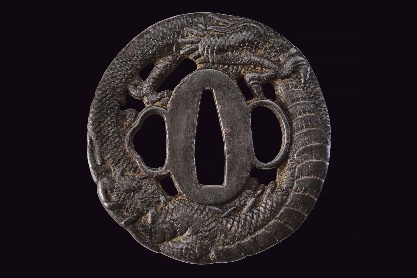 Echizen Jyu Kinai Saku, Tsuba in ferro con raffigurazione di draghi