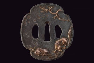 Giappone, Tsuba in ferro mokko-gata con decorazione in rame e oro