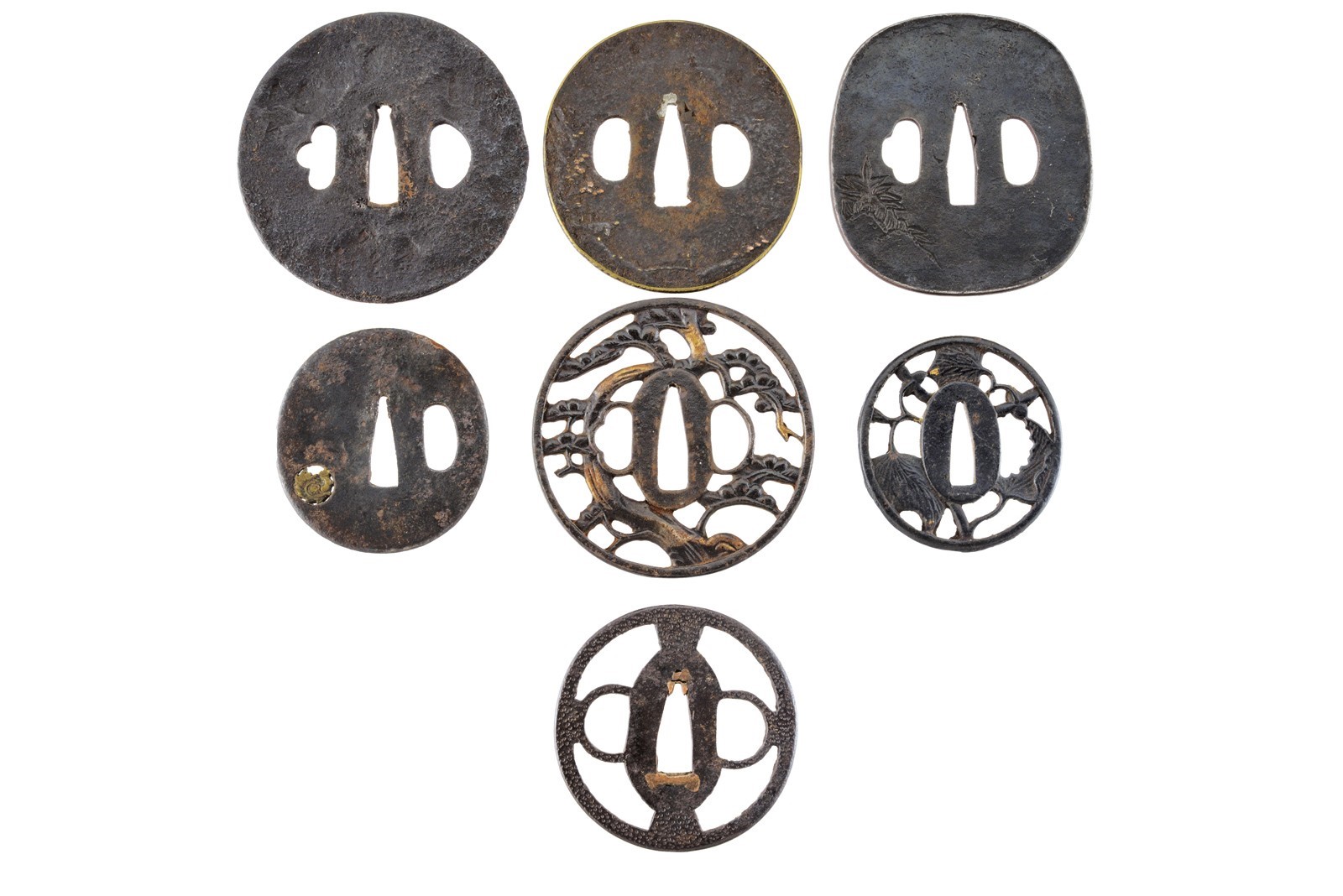 Lotto di sette tsuba giapponesi, ferro, Periodo Edo (1603-1867)