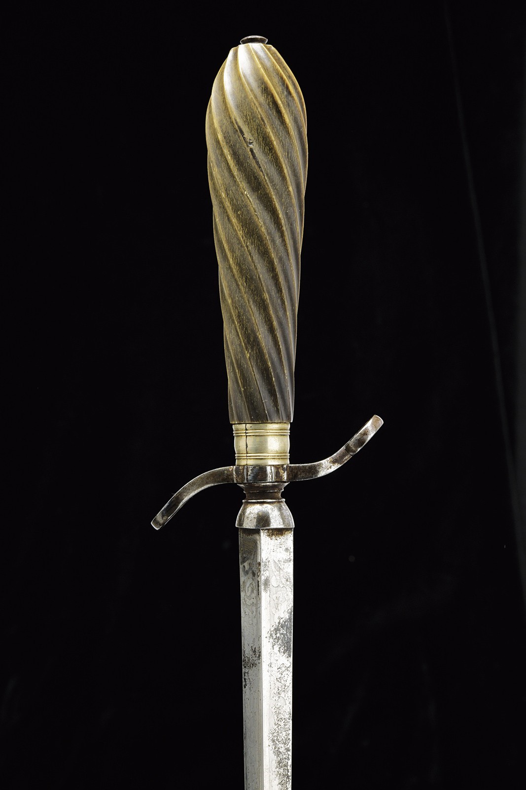 Pugnale "Sfondagiaco", manifattura italiana, fine XVIII - inizio XIX secolo, lunghezza 31.5 cm