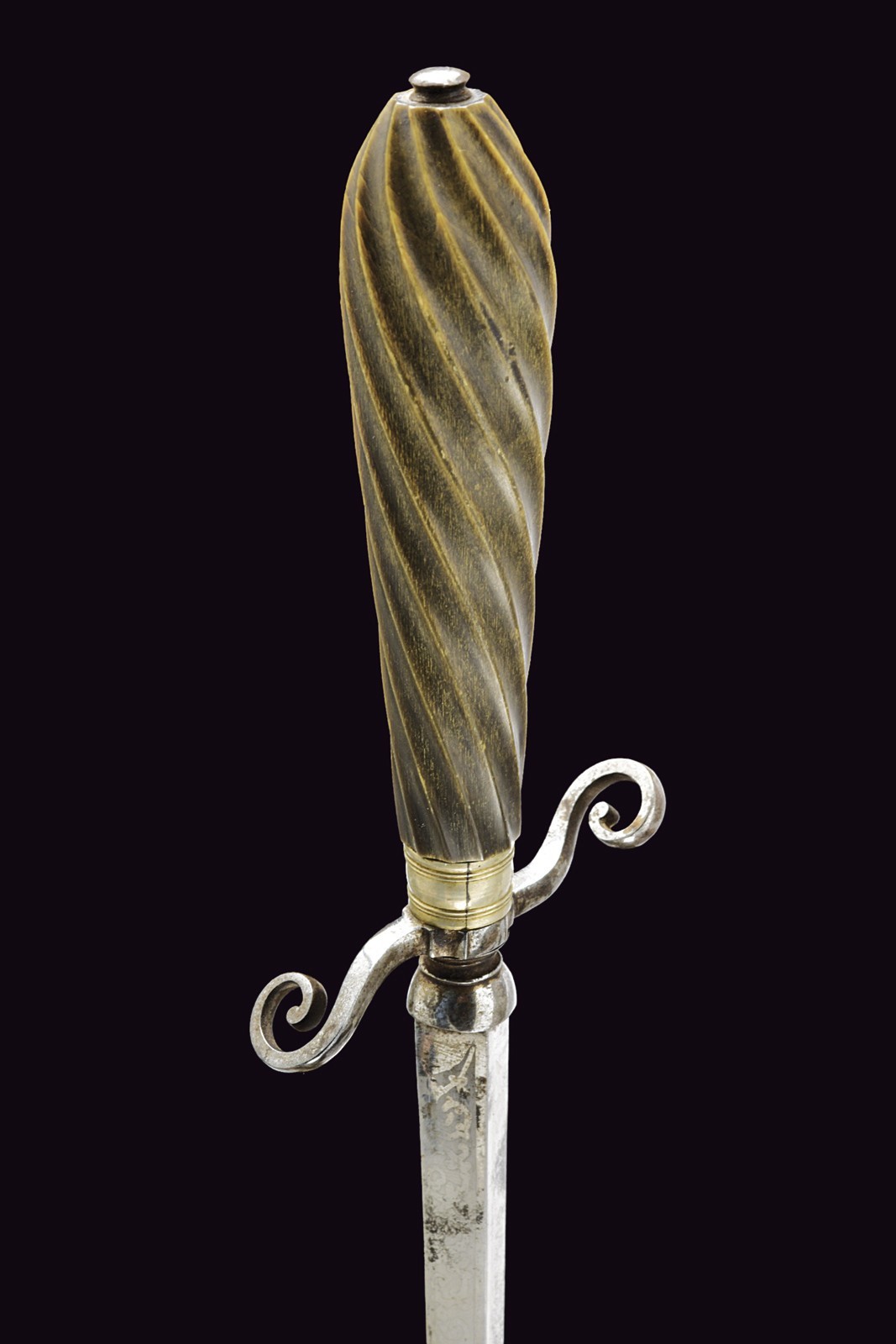 Pugnale "Sfondagiaco", manifattura italiana, fine XVIII - inizio XIX secolo, lunghezza 31.5 cm