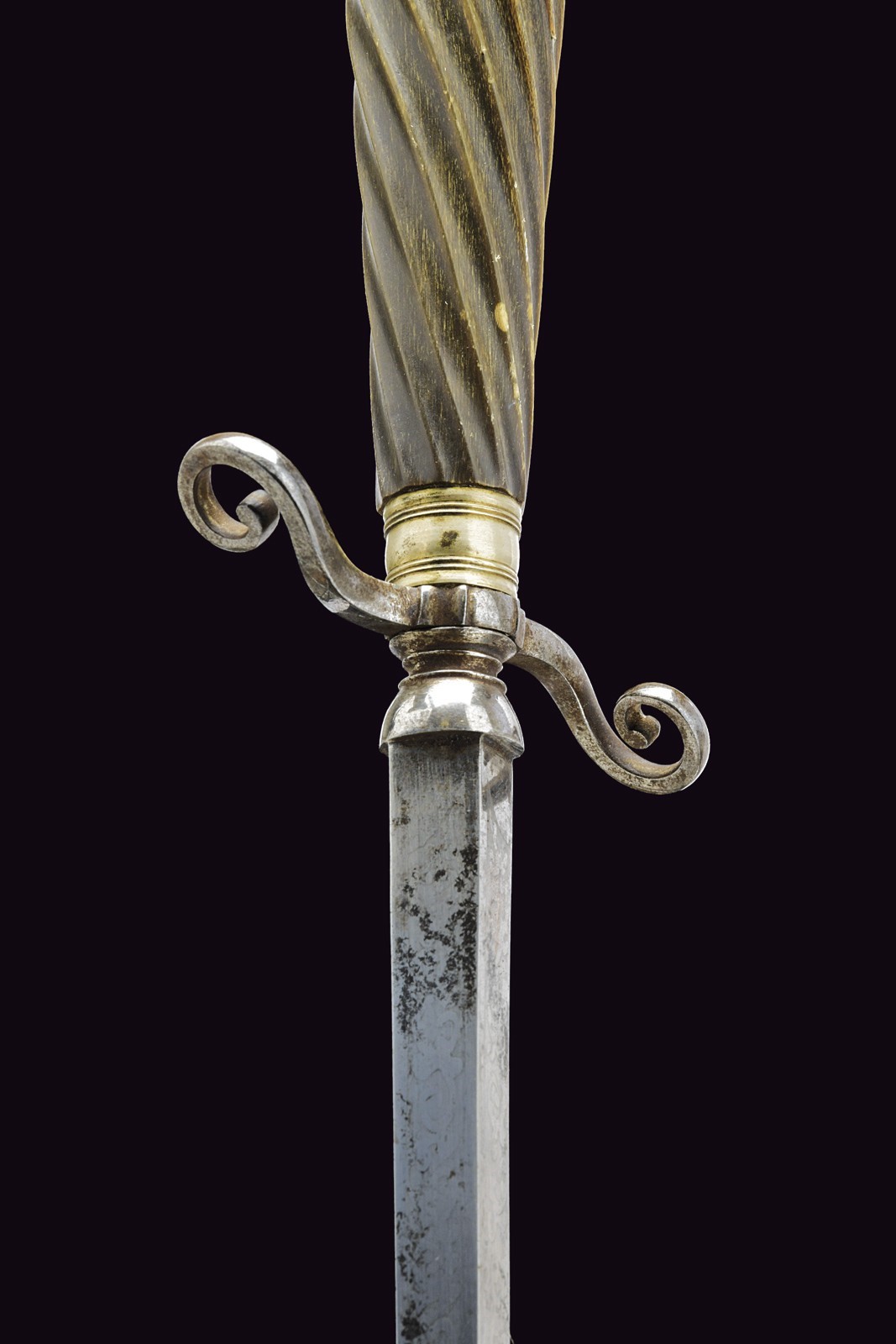 Pugnale "Sfondagiaco", manifattura italiana, fine XVIII - inizio XIX secolo, lunghezza 31.5 cm