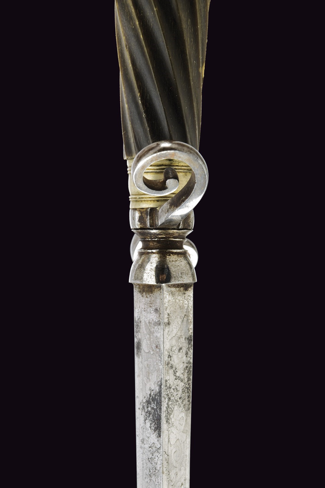Pugnale "Sfondagiaco", manifattura italiana, fine XVIII - inizio XIX secolo, lunghezza 31.5 cm