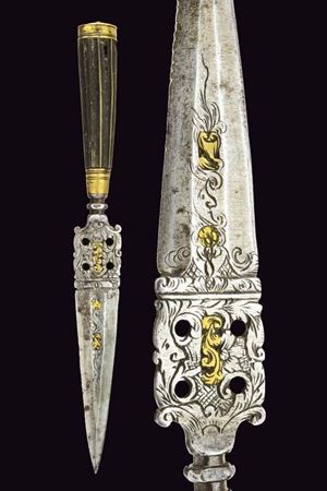 A small hunting dagger