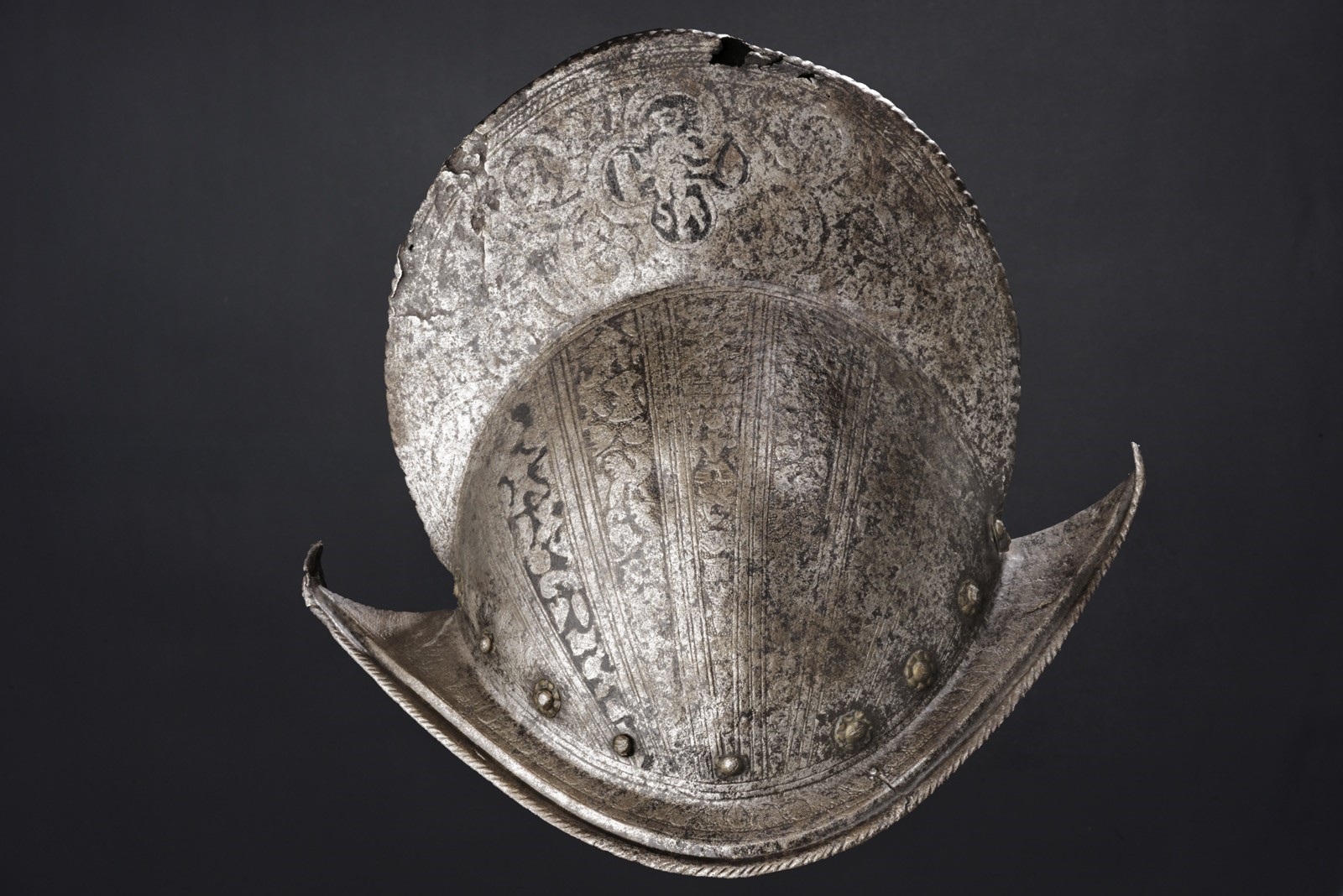 Morione a cresta alta, Ferro battuto, Italia settentrionale, circa 1570