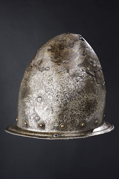 Zuccotto, coppa in ferro decorata con medaglioni e ribattini, Seconda metà del XVI secolo