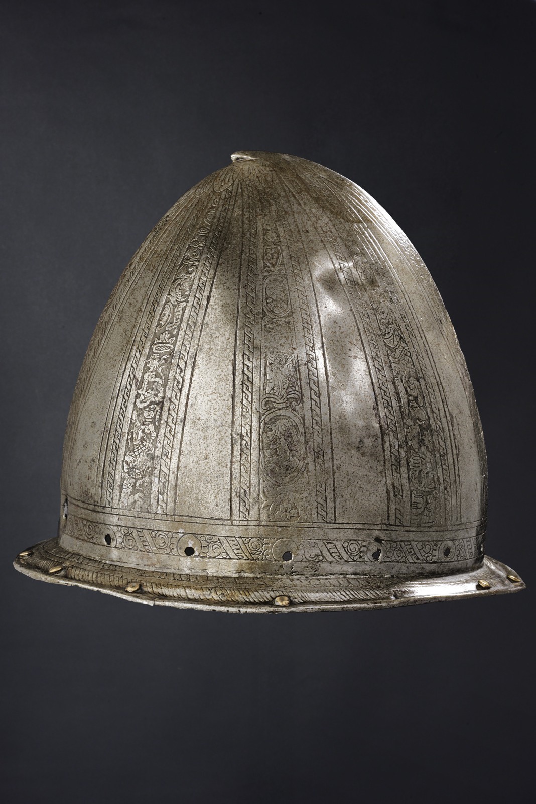 Fine zuccotto inciso, ferro, Italia centrale, circa 1570