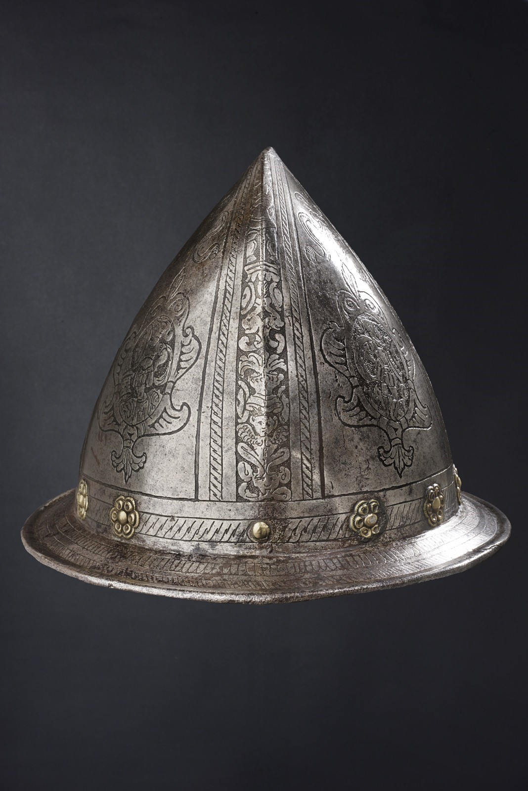 Zuccotto inciso, ferro con decorazioni classiche, Italia settentrionale, circa 1570