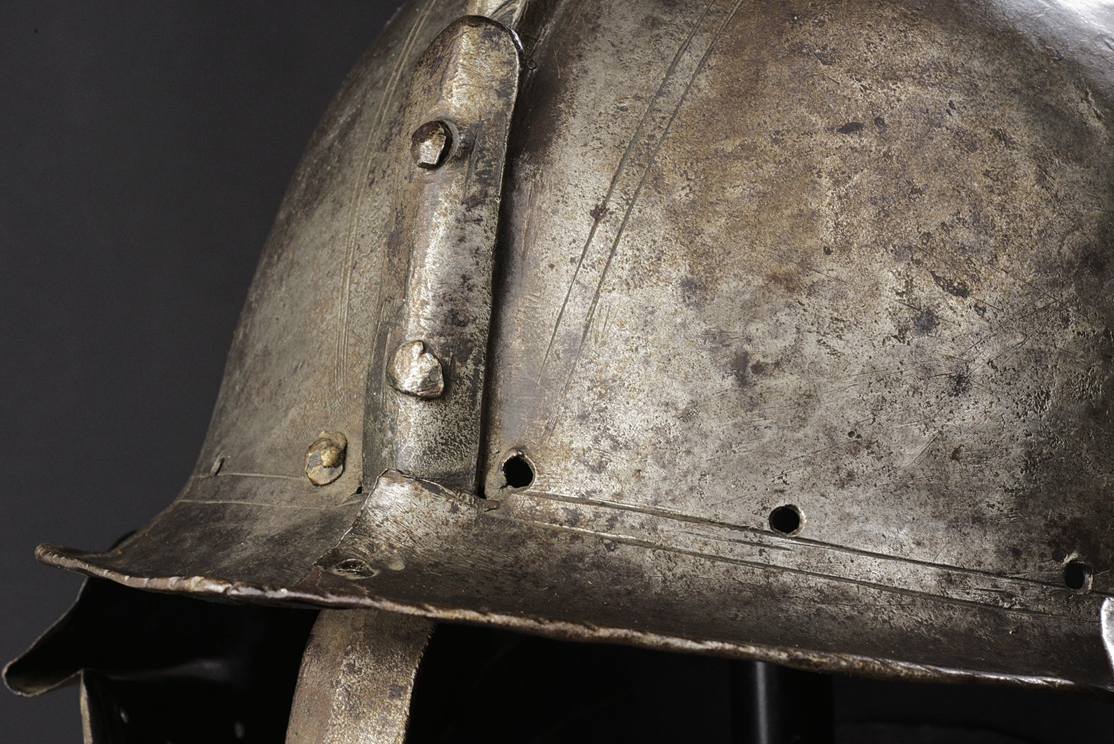 Borgognotta, cresta e tesa in metallo, Germania, 1620 circa