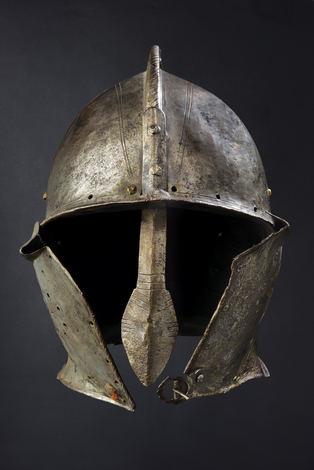 Borgognotta, cresta e tesa in metallo, Germania, 1620 circa