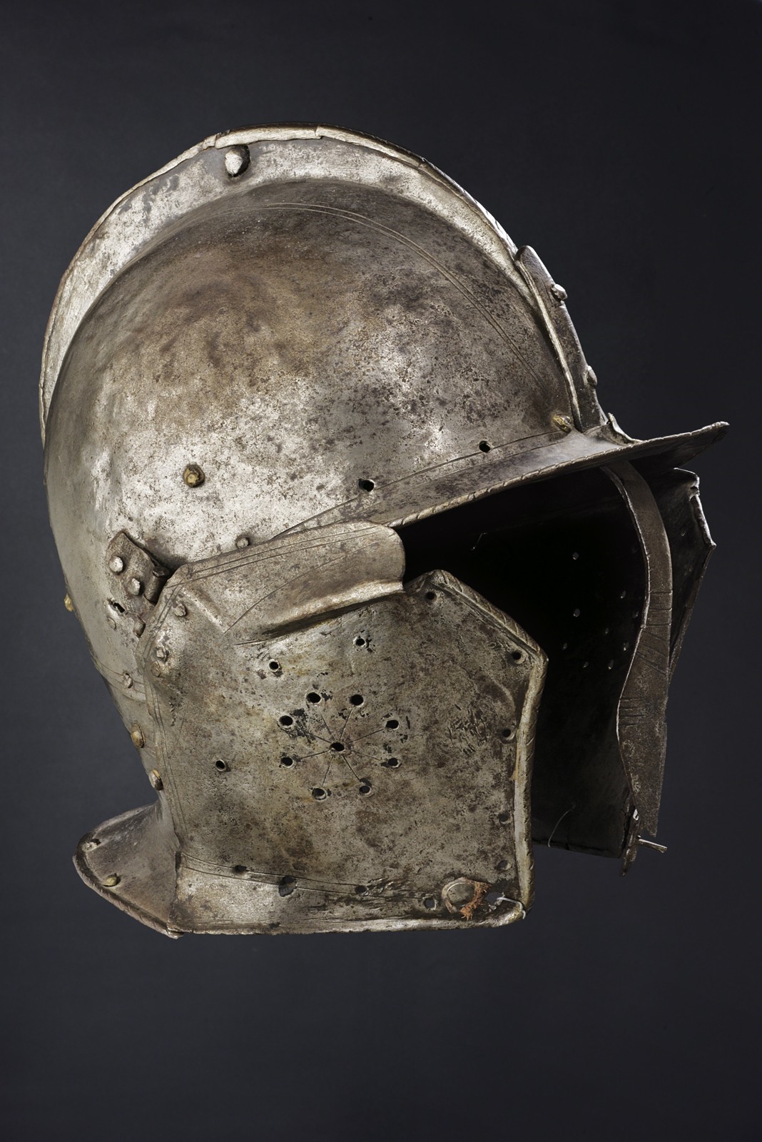Borgognotta, cresta e tesa in metallo, Germania, 1620 circa