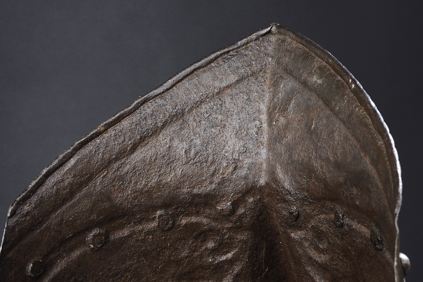 Carey Modrone, Borgognotta sbalzata in ferro, Mantova, circa 1550