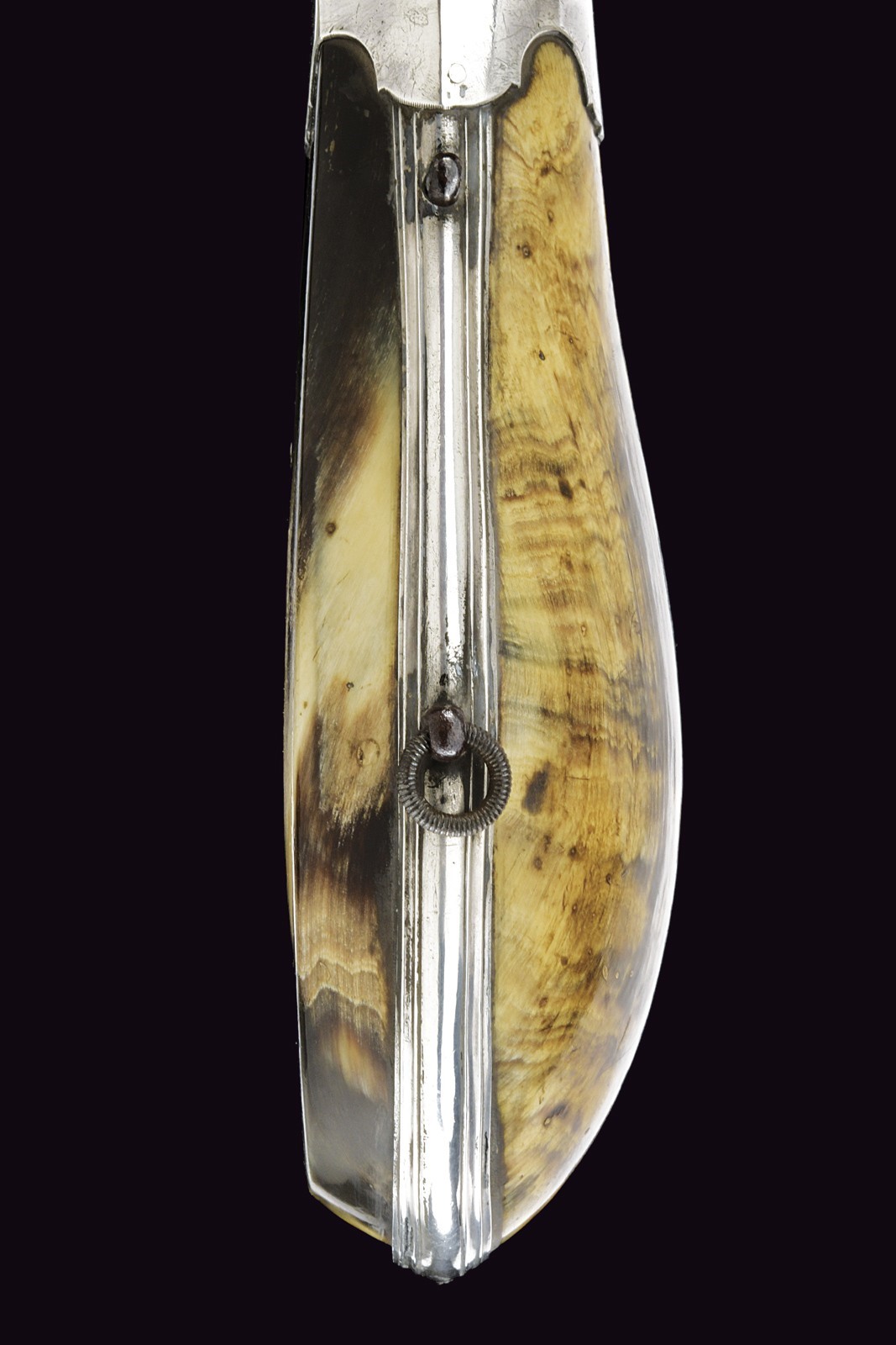 Fiasca da polvere in stile Boutet, Francia, circa 1800