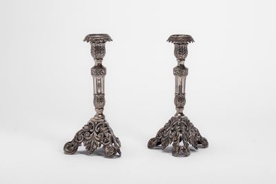 Candelieri in argento, coppia con base traforata, Secolo XIX