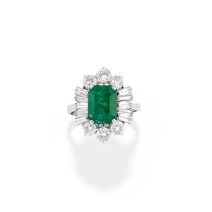 Anello con smeraldo
