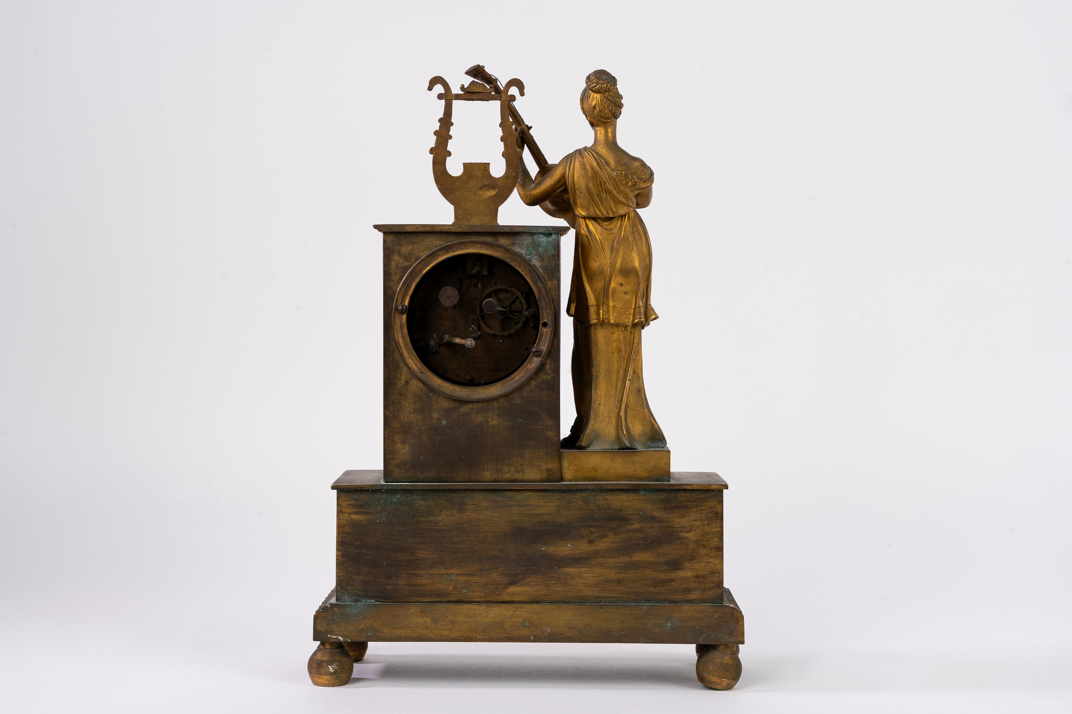 Pendola in bronzo dorato con figura femminile, XIX secolo