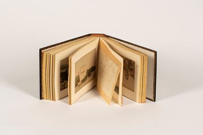 Autore anonimo, Giappone - 48 stampe all'albumina colorate a mano
