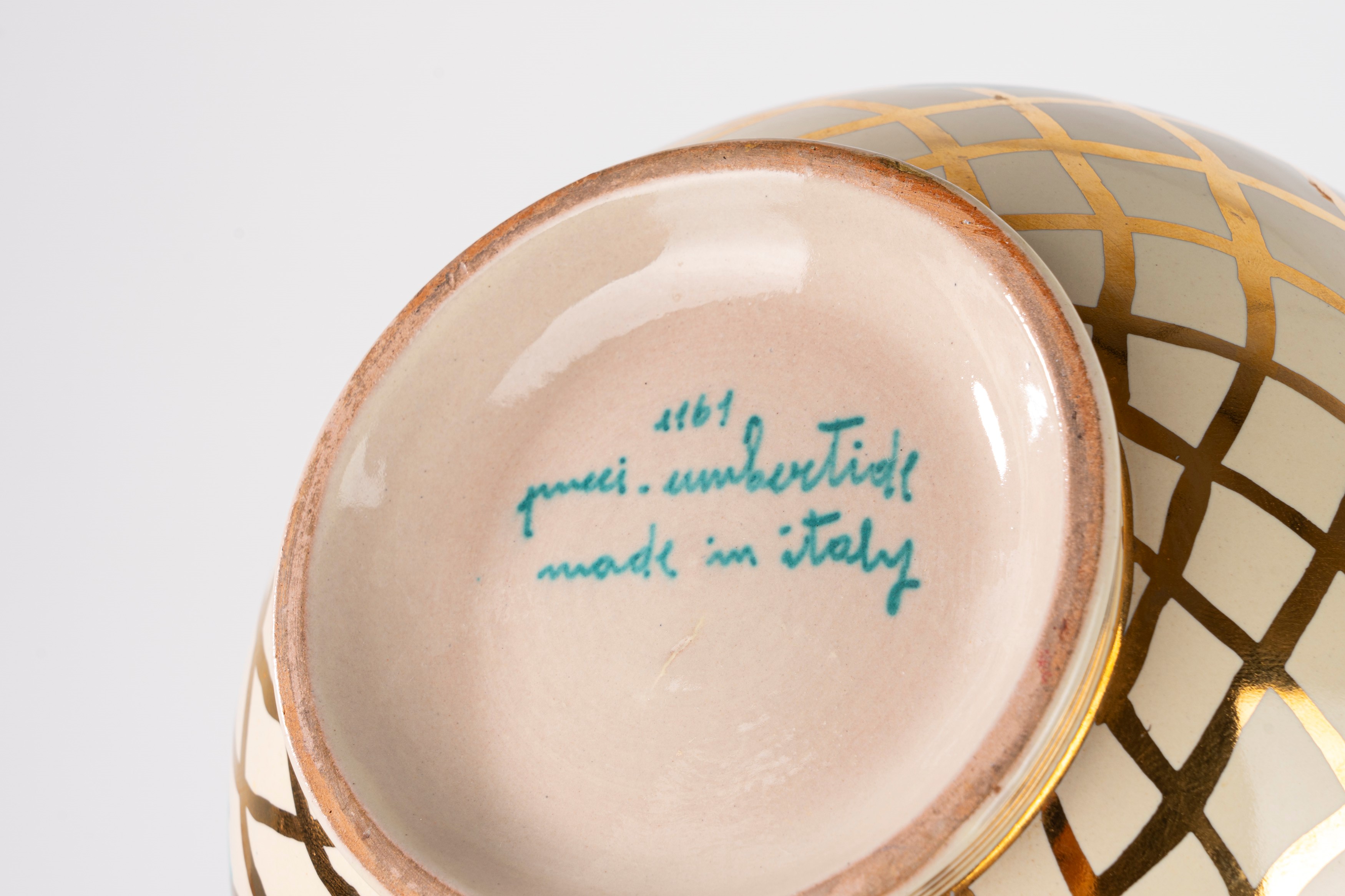 Pucci Umbertide, Vaso in ceramica smaltata decorato con pesci e stelle marine