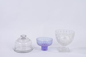 Lotto composto da due oggetti in vetro e uno in cristallo