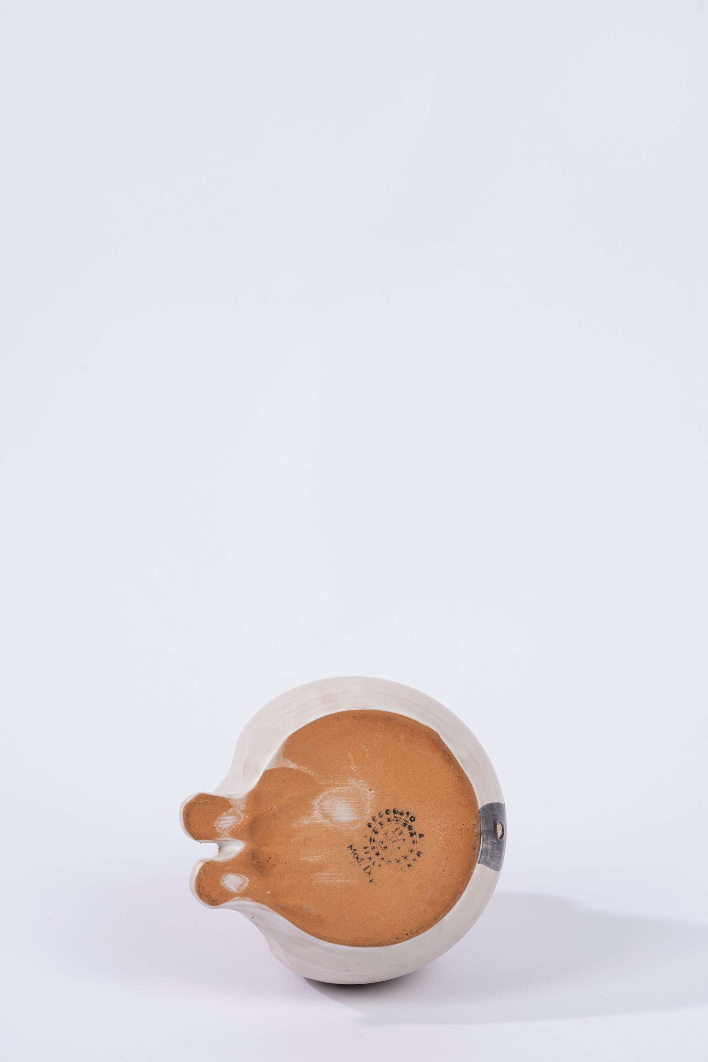 Gatto in ceramica policroma, altezza 16,5 cm
