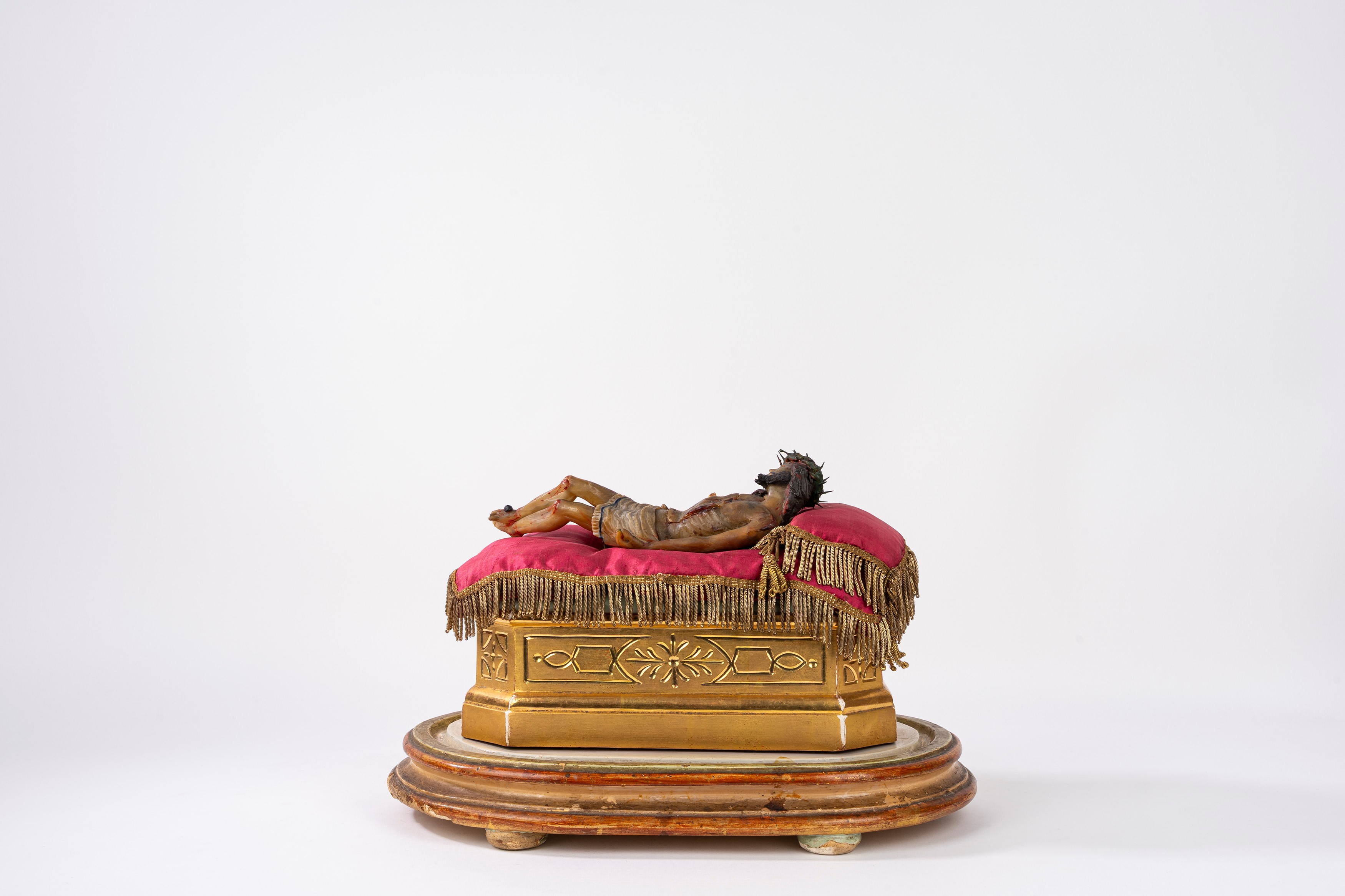 Ceroplastica anatomica raffigurante Cristo deposto, XVIII secolo, con teca in vetro e base in leg...