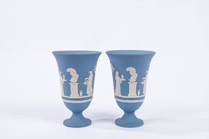 Coppia di vasi in biscuit, manifattura Wedgood