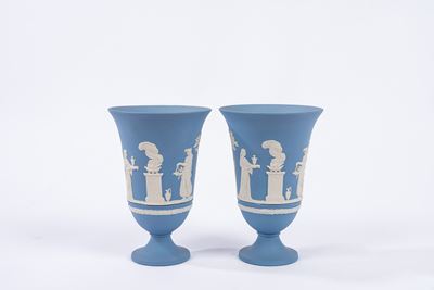 Manifattura Wedgwood, Coppia di vasi in biscuit