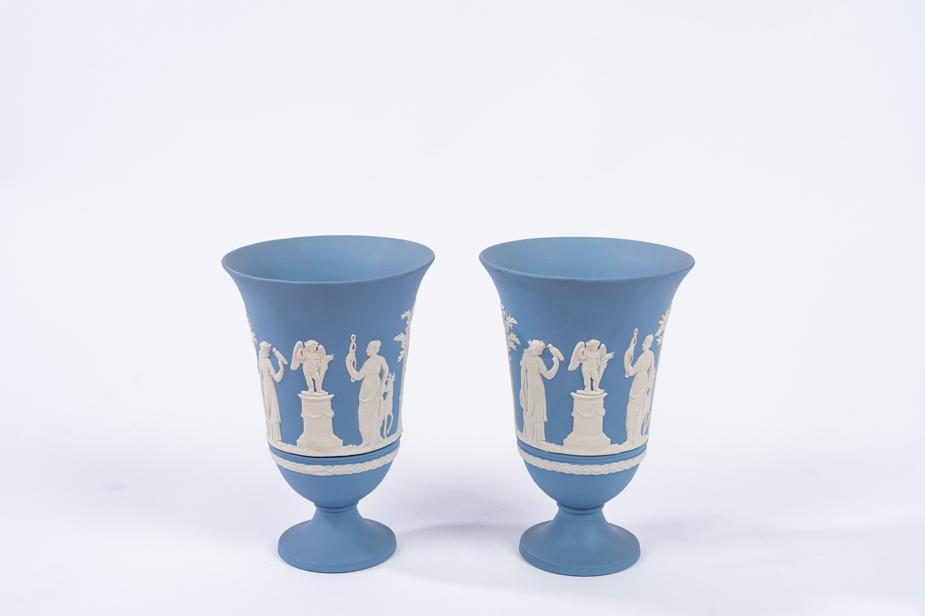 Manifattura Wedgwood, Coppia di vasi in biscuit