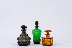 Lotto composto da tre bottiglie in vetro art déco